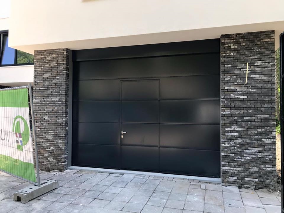 Aanbieding Garagedeur Met Loopdeur